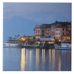 Italië, Provincie Como, Bellagio. Gezicht op stad, Tegeltje