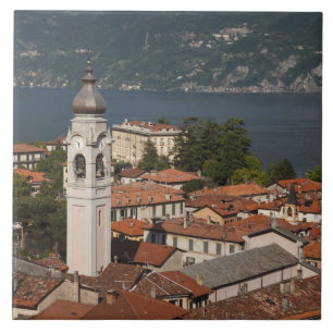 Italië, Provincie Como, Menaggio. Gezicht op stad Tegeltje