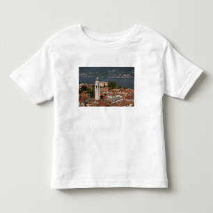 Italië, provincie Como, Menaggio. Uitzicht en 2 Kinder Shirts