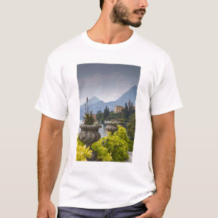Italië, Provincie Lecco, Varenna. Villa Monastero, T-shirt
