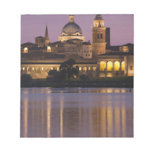 Italië, provincie Mantua, Mantua. Gezicht op de st Notitieblok