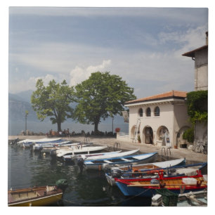 Italië, provincie Verona, Malcesine. Oude Cassone Tegeltje