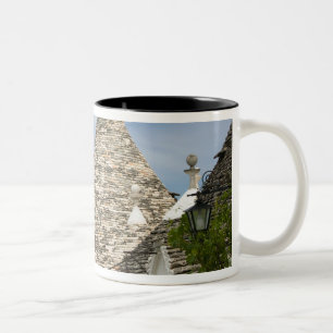Italië, Puglia, Alberobello, Terra dei Trulli, Tweekleurige Koffiemok