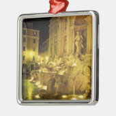 Italië, Rome. Trevi-fontein 's nachts. Metalen Ornament (Links)