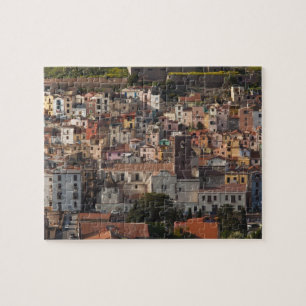 Italië, Sardinië, Bosa. Stadsgezicht met Castello Legpuzzel