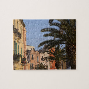 Italië, Sardinië, Cagliari. Gebouwen en palmen Legpuzzel
