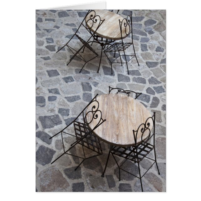 Italië, Sardinië, Castelsardo. Cafétafels. (Voorkant)