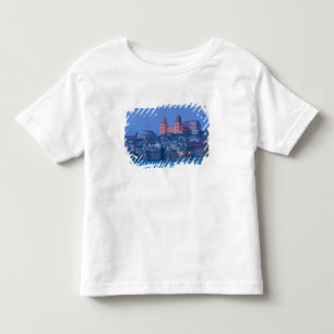 Italië, Sicilië, Cefalu, Gezicht met Duomo vanuit Kinder Shirts