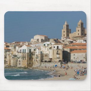 Italië, Sicilië, Cefalu, Stadsgezicht met Duomo va Muismat