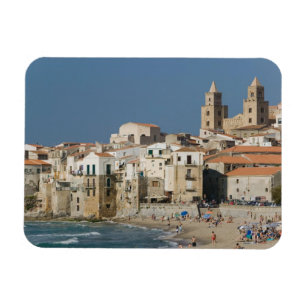 Italië, Sicilië, Cefalu, Uitzicht met Duomo uit Magneet