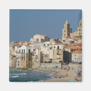Italië, Sicilië, Cefalu, Uitzicht met Duomo uit Magneet