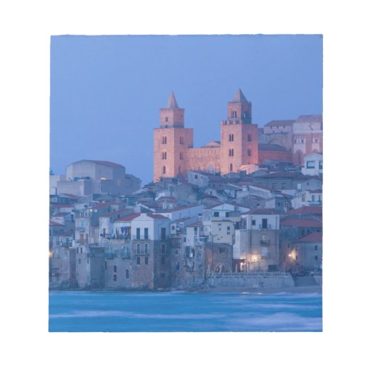 Italië, Sicilië, Cefalu, Uitzicht met Duomo uit Notitieblok (Voorkant)