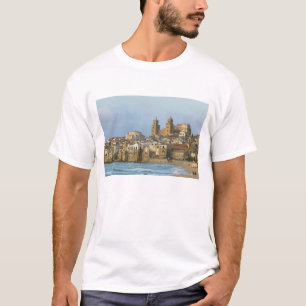 Italië, Sicilië, Cefalu, Uitzicht met Duomo vanaf T-shirt
