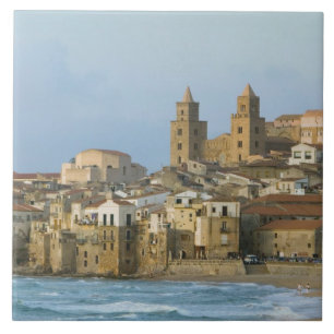 Italië, Sicilië, Cefalu, Uitzicht met Duomo vanaf  Tegeltje