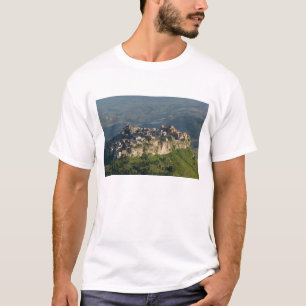 Italië, Sicilië, Enna, Calascibetta, ochtendbeeld T-shirt