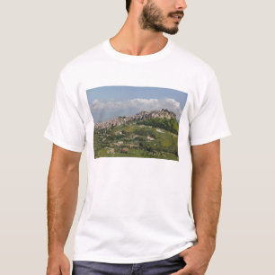 Italië, Sicilië, Enna, Calascibetta, ochtendbeeld T-shirt