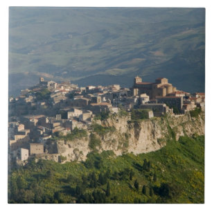 Italië, Sicilië, Enna, Calascibetta, ochtendbeeld  Tegeltje