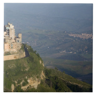 Italië, Sicilië, Enna, Stadsgezicht vanuit Rocca d Tegeltje