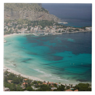 Italië, Sicilië, Mondello, Uitzicht op het strand Tegeltje