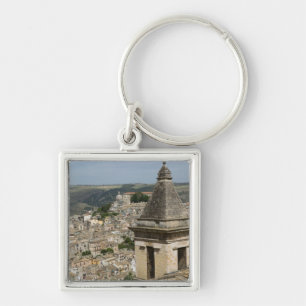 ITALIË, Sicilië, RAGUSA IBLA: Stadsgezicht en Sant Sleutelhanger