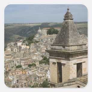 ITALIË, Sicilië, RAGUSA IBLA: Stadsgezicht en Sant Vierkante Sticker