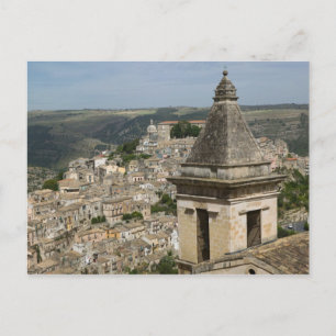 ITALIË, Sicilië, RAGUSA IBLA: Uitzicht en Santa Feestdagenkaart