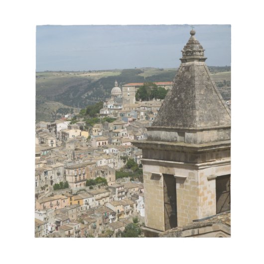 ITALIË, Sicilië, RAGUSA IBLA: Uitzicht in de stad  Notitieblok (Voorkant)