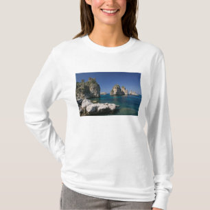 Italië, Sicilië, Scopello, Rotsen bij Tonnara T-shirt