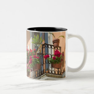 ITALIË, Sicilië, TAORMINA: Corso Umberto 1, Tweekleurige Koffiemok