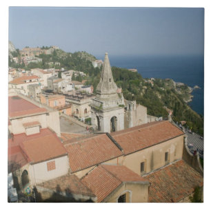 ITALIË, Sicilië, TAORMINA: Uitzicht op Piazza IX Tegeltje