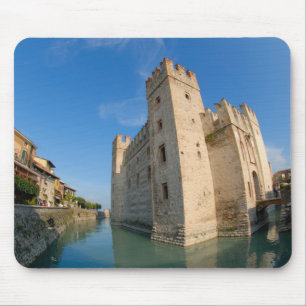 Italië, Sirmione, Gardameer, de Scaliger Muismat