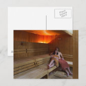 Italië, Toscane, jong stel ontspannend in sauna Briefkaart (Voorkant / Achterkant)