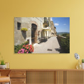 Italië, Toscane, Pienza. Buitenste loopbrug rondom Canvas Afdruk (Insitu (Woonkamer))