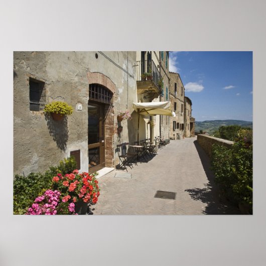 Italië, Toscane, Pienza. Buitenste loopbrug rondom Poster (Voorkant)
