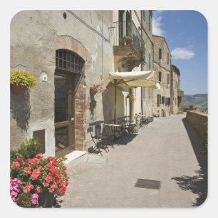 Italië, Toscane, Pienza. Buitenste loopbrug rondom Vierkante Sticker