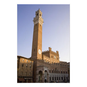 Italië, Toscane, Siena. Torre del Mangia op Foto Afdruk