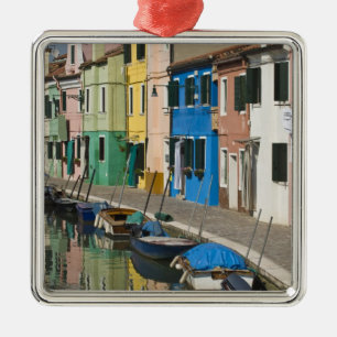 Italië, Venetië, Burano. Kleurrijke huizen langs 2 Metalen Ornament