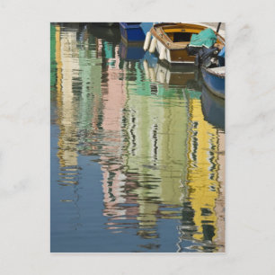 Italië, Venetië, Burano. Meerkleurige huizen langs Briefkaart