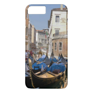 Italië, Venetië, gondels afgemeerd langs kanaal Case-Mate iPhone Case