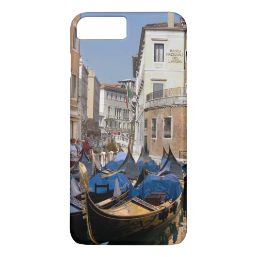 Italië, Venetië, gondels afgemeerd langs kanaal Case-Mate iPhone Case (Achterkant)