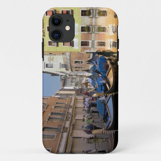 Italië, Venetië, gondels afgemeerd langs kanaal Case-Mate iPhone Case (Achterkant)