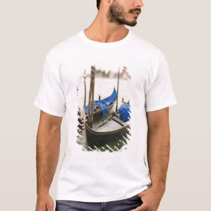 Italië, Venetië, Selectieve focus van gondel in de T-shirt