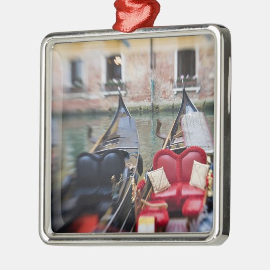 Italië, Venetië, selectieve focus van Gondola in d Metalen Ornament (Links)