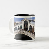 Italië, Veneto, Venetië, brug over de Rialto Tweekleurige Koffiemok (Voorkant links)