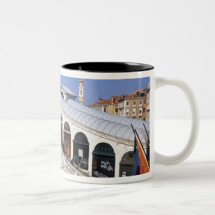 Italië, Veneto, Venetië, Rialtobrug oversteken Tweekleurige Koffiemok