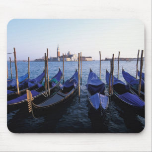 Italië, Veneto, Venetië, Rij gondels en San Muismat