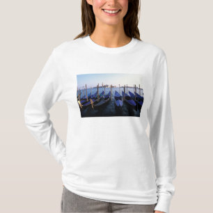 Italië, Veneto, Venetië, rij gondels en San T-shirt