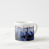 Italië, Veneto, Venetië, rij Gondolas en San Marin Espresso Kop (Voorkant rechts)