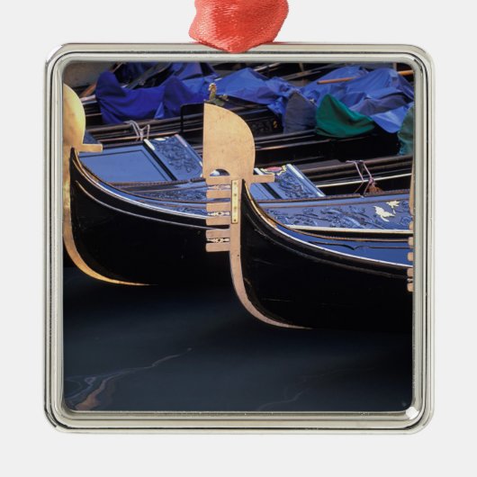 Italië, Veneto, Venetië. Rij Gondolas. Metalen Ornament (Voorkant)