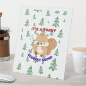 It's A Funny Squeaky Sound Reclamebord Met Voetstuk (Insitu)